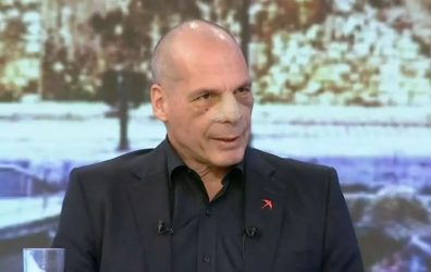 Στην αστυνομία άλλος ένας εμπλεκόμενος στον ξυλοδαρμό του Γιάνη Βαρουφάκη