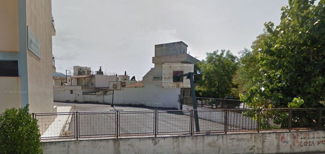 Νέα Ιωνία δρόμος περνάει από σχολική αυλή