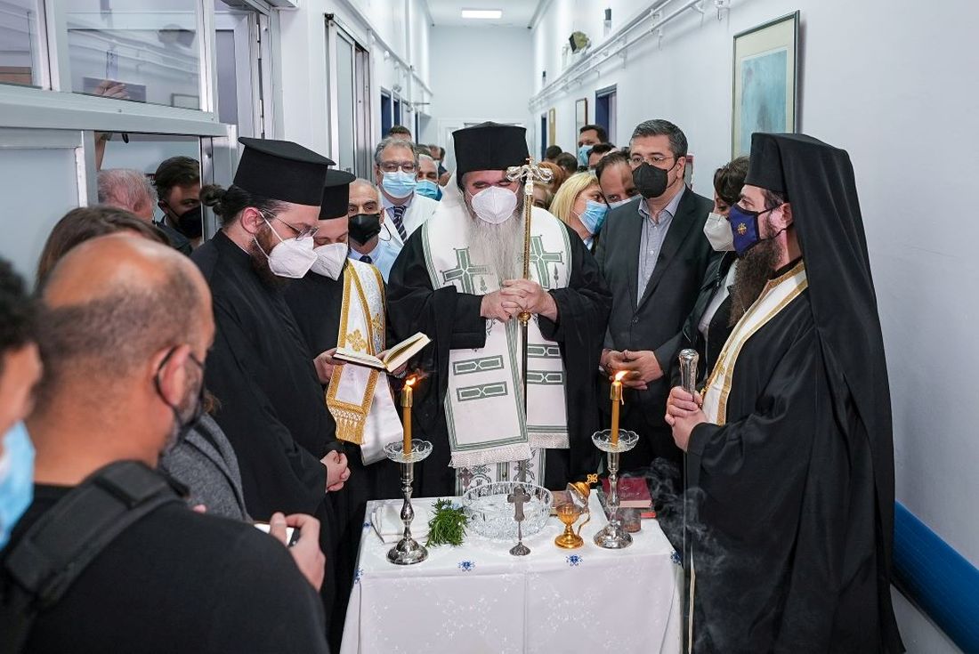 Απόστολος Τζιτζικώστας κλινική