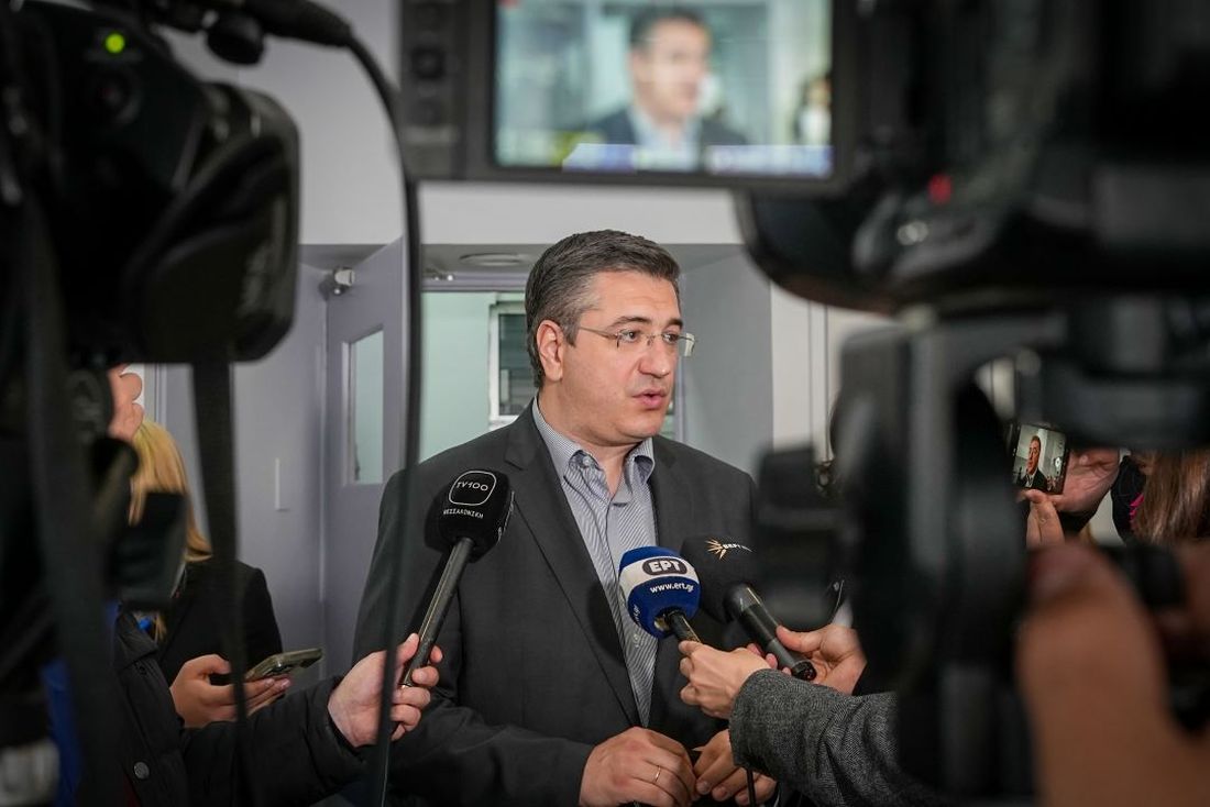 Απόστολος Τζιτζικώστας κλινική