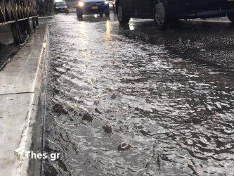 Ισχυρή καταιγίδα πλήττει το νότιο Πήλιο – Πώς θα κινηθεί η κακοκαιρία (ΒΙΝΤΕΟ)