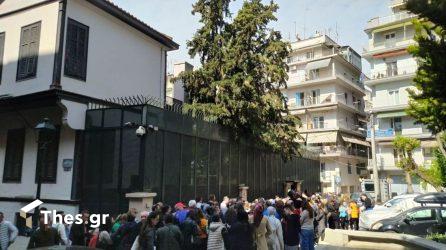 «Ορδές» Τούρκων επισκεπτών στην Θεσσαλονίκη (ΦΩΤΟ)