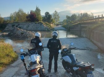 Σέρρες: Οι πρώτες δηλώσεις του αστυνομικού που έσωσε παππού και εγγονή από βέβαιο πνιγμό