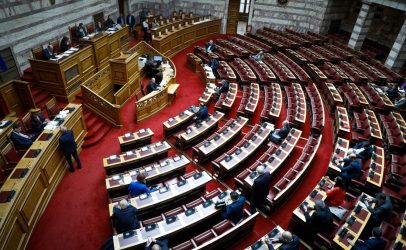 Εκλογές 2023: “Καραμπόλες” φέρvει η ανακατανομή εδρών