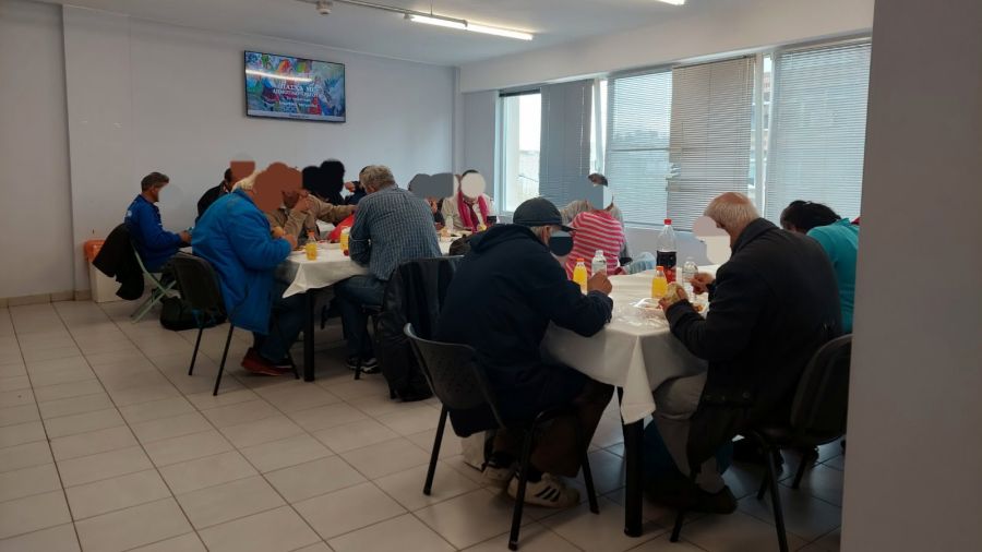 γεύμα αγάπης σε άστεγους Θεσσαλονίκη