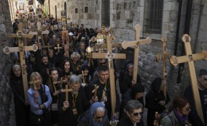 Ιεροσόλυμα: Αναπαρέστησαν την διαδρομή του Χριστού προς τον Γολγοθά