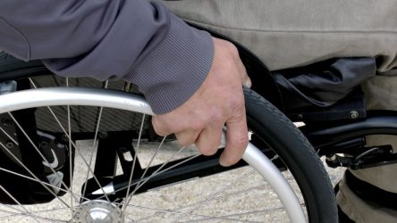Τα 13 αναπηρικά επιδόματα που αυξάνονται από την Πρωτομαγιά