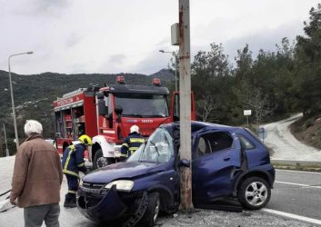 Καβάλα: Διασωληνωμένη 22χρονη οδηγός που «καρφώθηκε» σε κολόνα