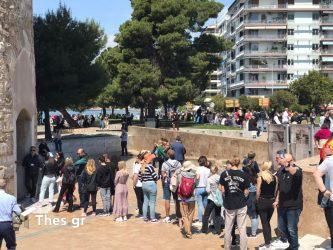 Θεσσαλονίκη: Μεγάλη αναμονή για λίγη θέα από το Λευκό Πύργο (ΦΩΤΟ)