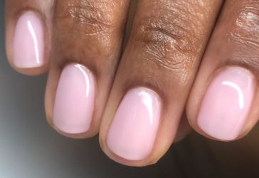 Στο Νο1 των trends για τα νύχια τα Lip Oil Nails