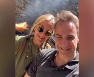 Μητσοτάκης: “Ηρθε η ώρα να ασχοληθούμε με το αρνί και το κοκορέτσι, χρόνια πολλά “