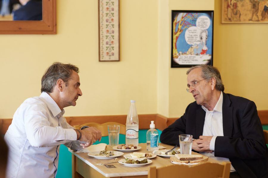 Μητσοτάκης και Σαμαράς έφαγαν μαζί σε εστιατόριο στην Καλαμάτα