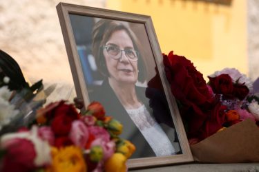 Θρήνος στην κηδεία της Μυρσίνης Ζορμπά – Την αποχαιρέτησε πλήθος συνεργατών της (ΦΩΤΟ)