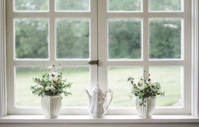 σπίτι παράθυρο καθαριότητα λουλούδια