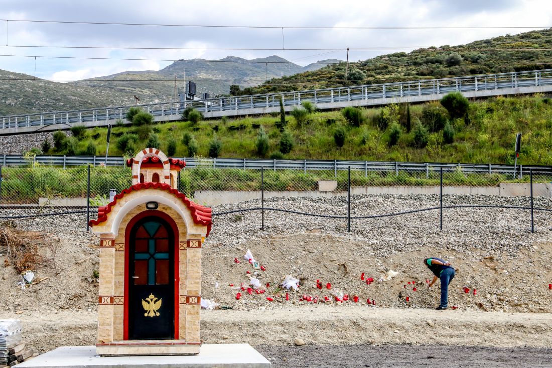 τραγωδία στα Τέμπη εικονοστάσι σημείο δυστυχήματος