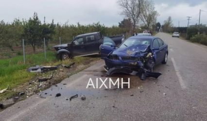 Αυτοκίνητο προσέκρουσε σε σταθμευμένο αγροτικό – Νεκρός ο οδηγός