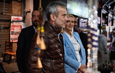 Θεσσαλονίκη: Την αγορά Βλάλη επισκέφθηκε σήμερα (15/4) ο Ζέρβας (ΦΩΤΟ)