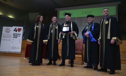 Συγκίνηση στην τελετή αναγόρευσης του Νίκου Γκάλη σε Επίτιμο Διδάκτορα του ΑΠΘ (ΦΩΤΟ)