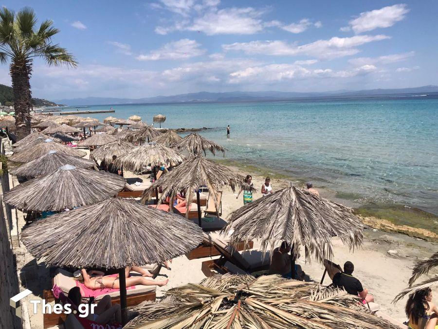 παραλία Καλλιθέας Χαλκιδική κόσμος
