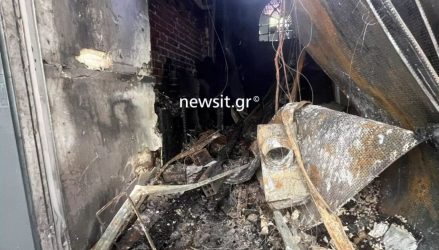Θεσσαλονίκη: Eικόνες καταστροφής από το μαγαζί που έκαψαν οι παρκουρίστες (ΦΩΤΟ)