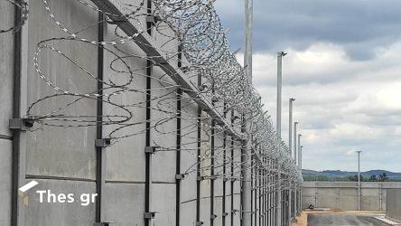 Θεσσαλονίκη: Αποφυλακίζονται δύο σωφρονιστικοί υπάλληλοι που καταδικάστηκαν για εισαγωγή κινητών τηλεφώνων σε φυλακές