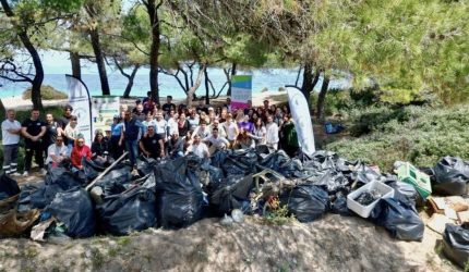 Χαλκιδική: Μάζεψαν πάνω από 20000 λίτρα σκουπιδιών στον Γλαρόκαβο (ΦΩΤΟ)