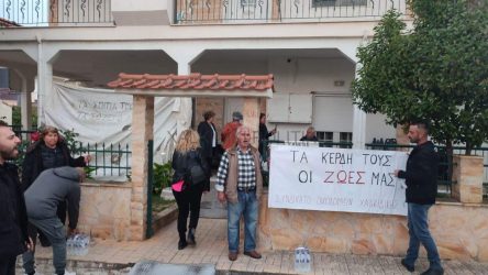 Χαλκιδική: Συγκινεί η στήριξη στον 81χρονο που έχασε το σπίτι του σε πλειστηριασμό (ΒΙΝΤΕΟ & ΦΩΤΟ)