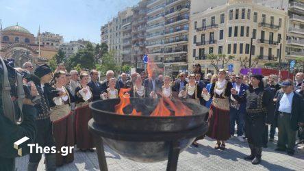 Αναψε στη Θεσσαλονίκη η “Φλόγα της Μνήμης” για τη Γενοκτονία των Ποντίων (ΦΩΤΟ)