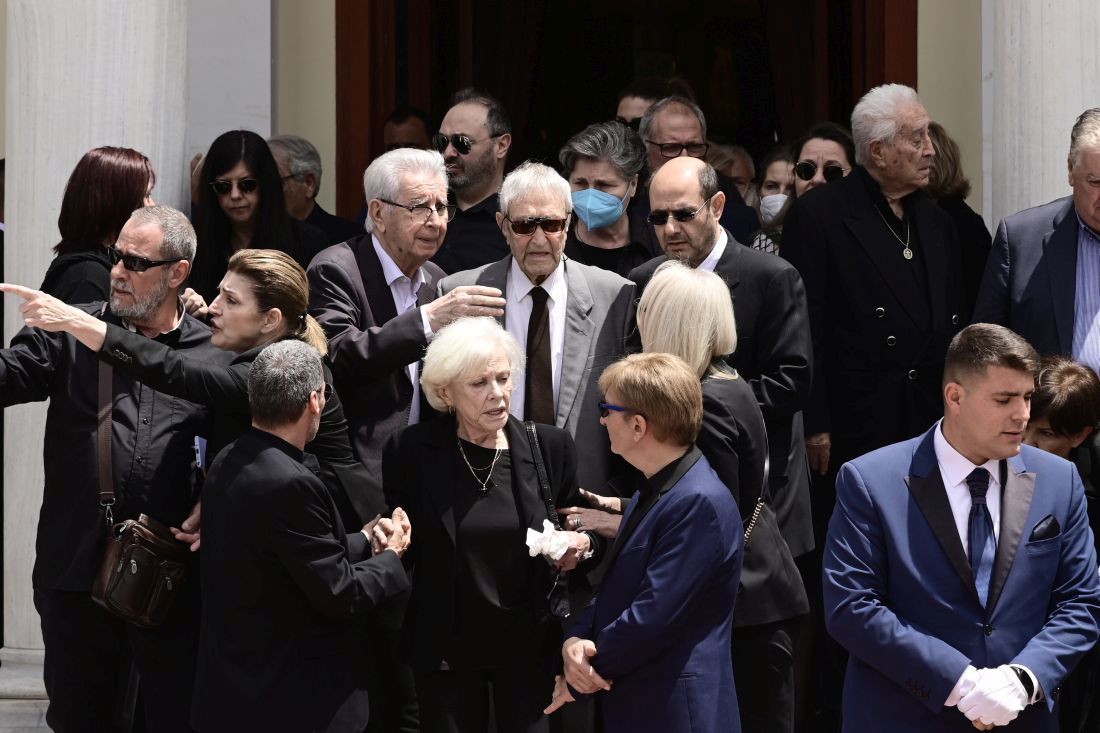 Κηδεία Γιάννη Βογιατζή τραγουδιστής Eurokinissi