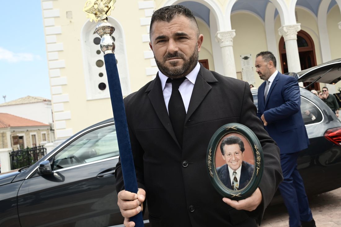 Κηδεία Γιάννη Βογιατζή τραγουδιστής Eurokinissi