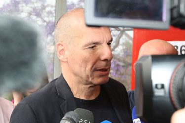 Βαρουφάκης: “Νίκησε κατά κράτος η Μητσοτάκης ΑΕ”