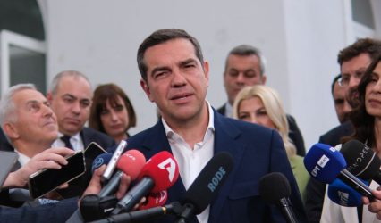 Τσίπρας: “Πάμε να δώσουμε μια μάχη με στόχο να ανατρέψουμε τους συσχετισμούς” (ΦΩΤΟ)