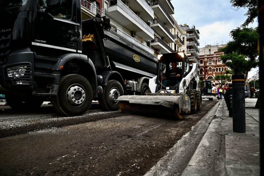 Θεσσαλονίκη έργα ασφαλτόστρωσης στη Μακένζι Κινγκ