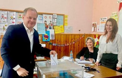 Εκλογές 2023: Ψήφισε στην Πρώτη Σερρών ο Κώστας Αχ. Καραμανλής (ΦΩΤΟ)