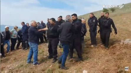 Κοζάνη: Πιάστηκαν στα χέρια σε διαμαρτυρία κατά της κατασκευής φωτοβολταϊκού πάρκου (ΒΙΝΤΕΟ)