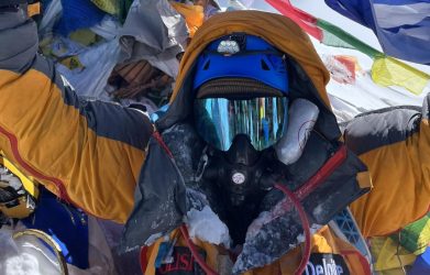 Μάριος Γιαννάκου: Εφτασε στην κορυφή του Εβερεστ ο Ελληνας ορειβάτης
