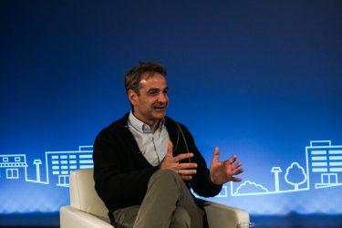 Σπόντα Μητσοτάκη σε Τσίπρα: «Κερδίζεις, μένεις – χάνεις, φεύγεις»