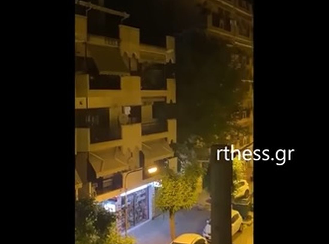 άνδρα σε κατάσταση αμόκ που πετάει πράγματα από το μπαλκόνι Θεσσαλονίκη