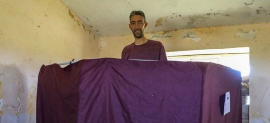 Εκλογές στην Τουρκία: Ψήφισε στην Ντερίκ ο ψηλότερος άνδρας του κόσμου – Φτάνει τα 2,51 μέτρα