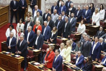Εκλογές 2023: Ολοκληρώθηκε η ορκωμοσία της νέας Βουλής – Χαμόγελα κατά τη διαδικασία (ΦΩΤΟ)