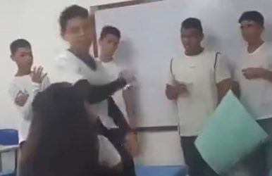 Σοκαριστικό βίντεο: Ανήλικος κάρφωσε το πρόσωπο συμμαθήτριας του με στυλό