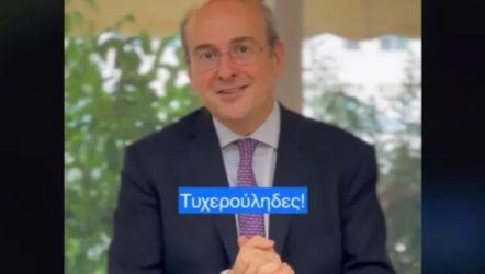 Ο Κωστής Χατζηδάκης αυτοτρολάρεται στο TikTok – «Φεύγω τυχερούληδες» (ΒΙΝΤΕΟ)