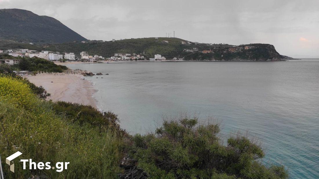 Χειμάρρα καιρός παραλία σύννεφα