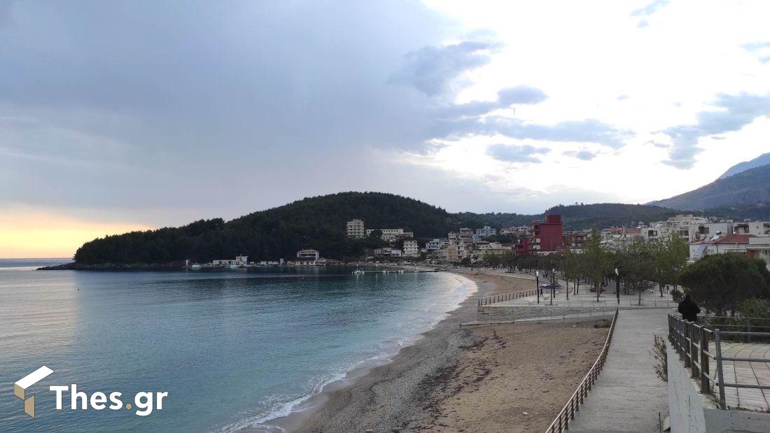 Χειμάρρα καιρός παραλία σύννεφα