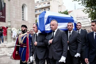 Γιάννης Μαρκόπουλος: Θλίψη στην κηδεία του μεγάλου συνθέτη (ΦΩΤΟ)