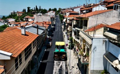 Θεσσαλονίκη: Εργα ασφαλτόστρωσης στην οδό Ακροπόλεως (ΦΩΤΟ)