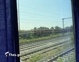 Ακινητοποιήθηκε τρένο έξω από τη Θεσσαλονίκη λόγω βλάβης (ΦΩΤΟ)