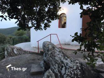 Το έθιμο της «πέτρας» του Αη Γιάννη αναβίωσε στον Ασκό Θεσσαλονίκης (ΦΩΤΟ)