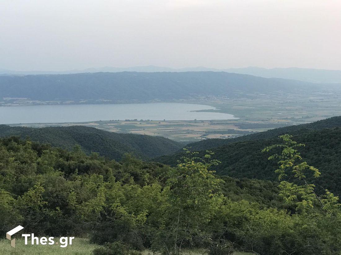 θέα λίμνη