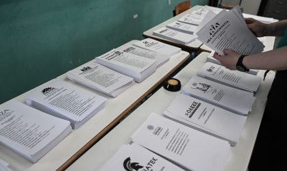 Θεσσαλονίκη: Συνελήφθησαν τέσσερα άτομα που μοίραζαν ψηφοδέλτια του ΣΥΡΙΖΑ έξω από εκλογικά κέντρα